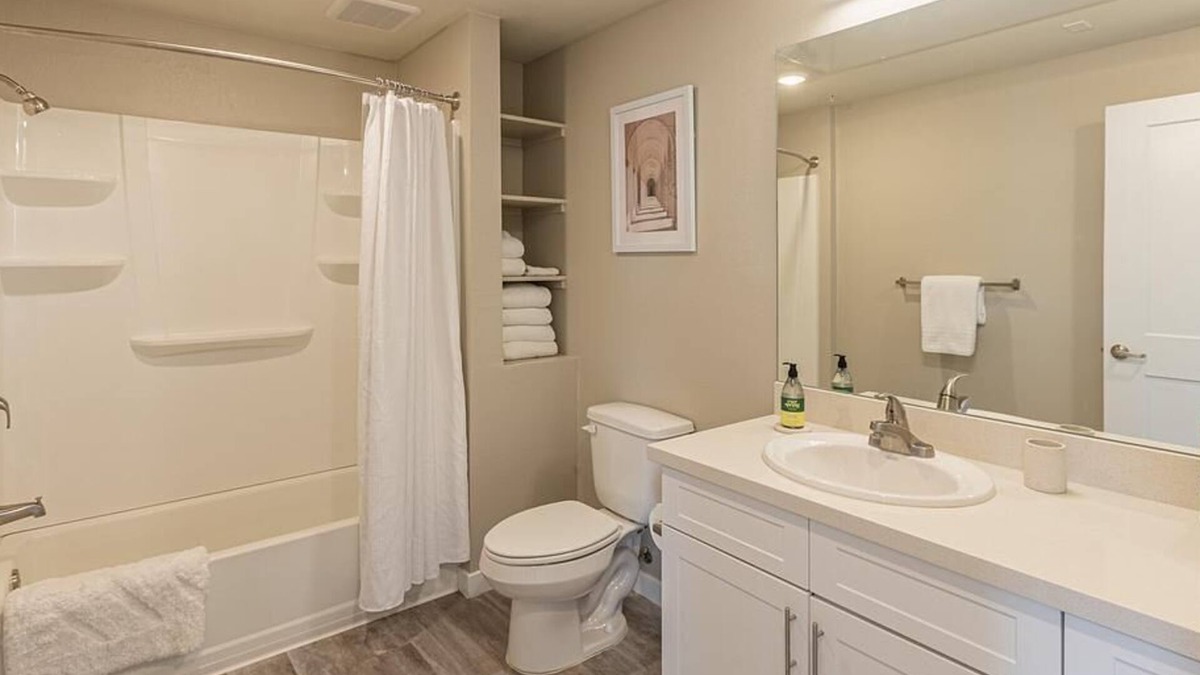 Sparks Apartment | Landing at Waterfront at the Marina - 2 Bedrooms in Downtown Sparks