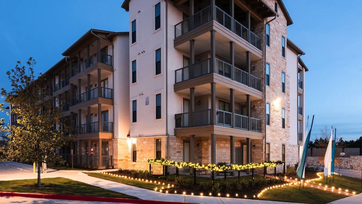 Austin Apartment | Landing | Beautiful 1BD, Pool, Clubhouse