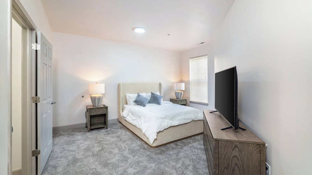 Corryville Apartment | Landing | Beautiful 2BD, Pool, Clubhouse
