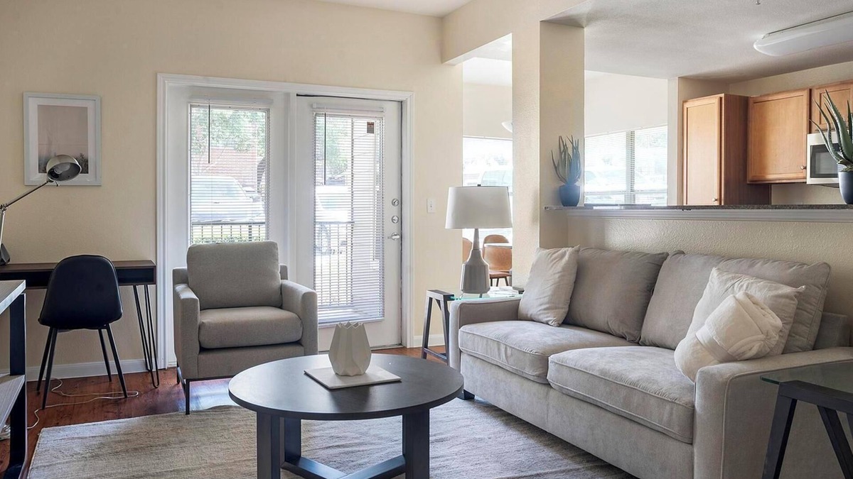 Sweetbriar Apartment | Landing | Chic 1BD, Gym, Courtyard