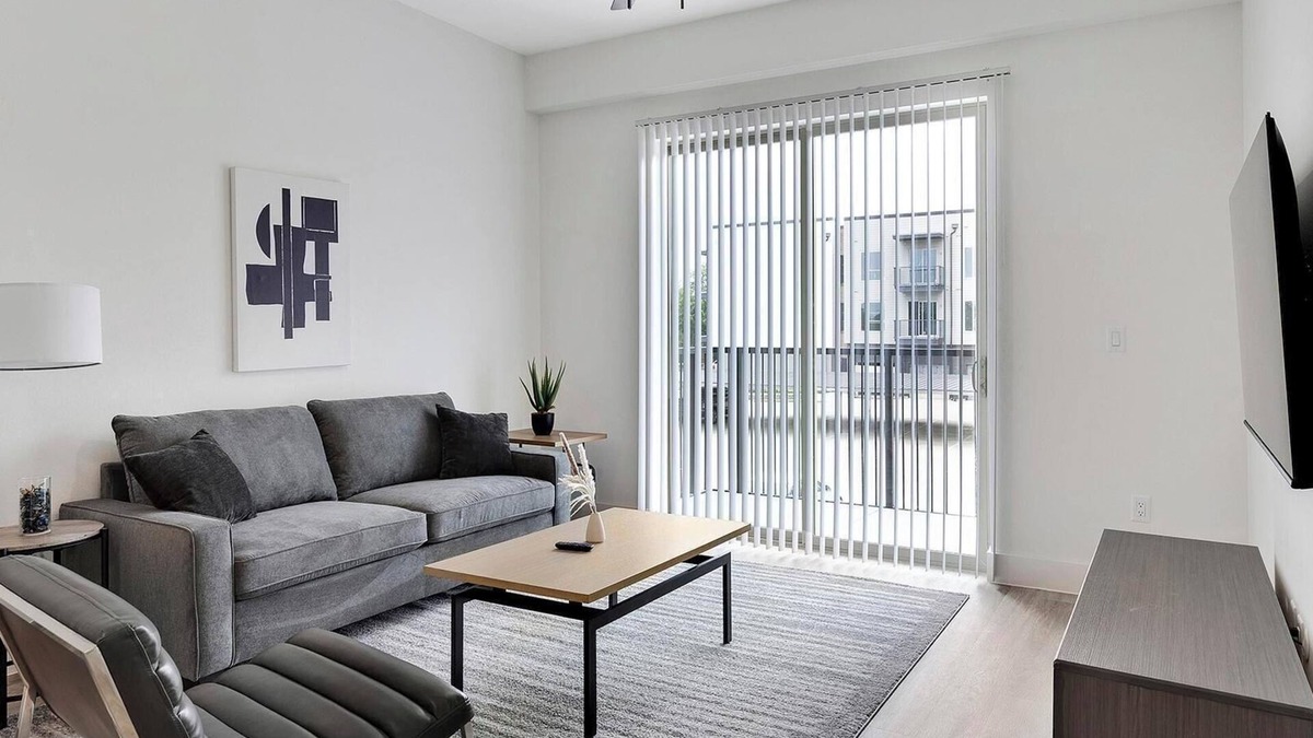 Denton Apartment | Landing | Chic 1BD, Gym