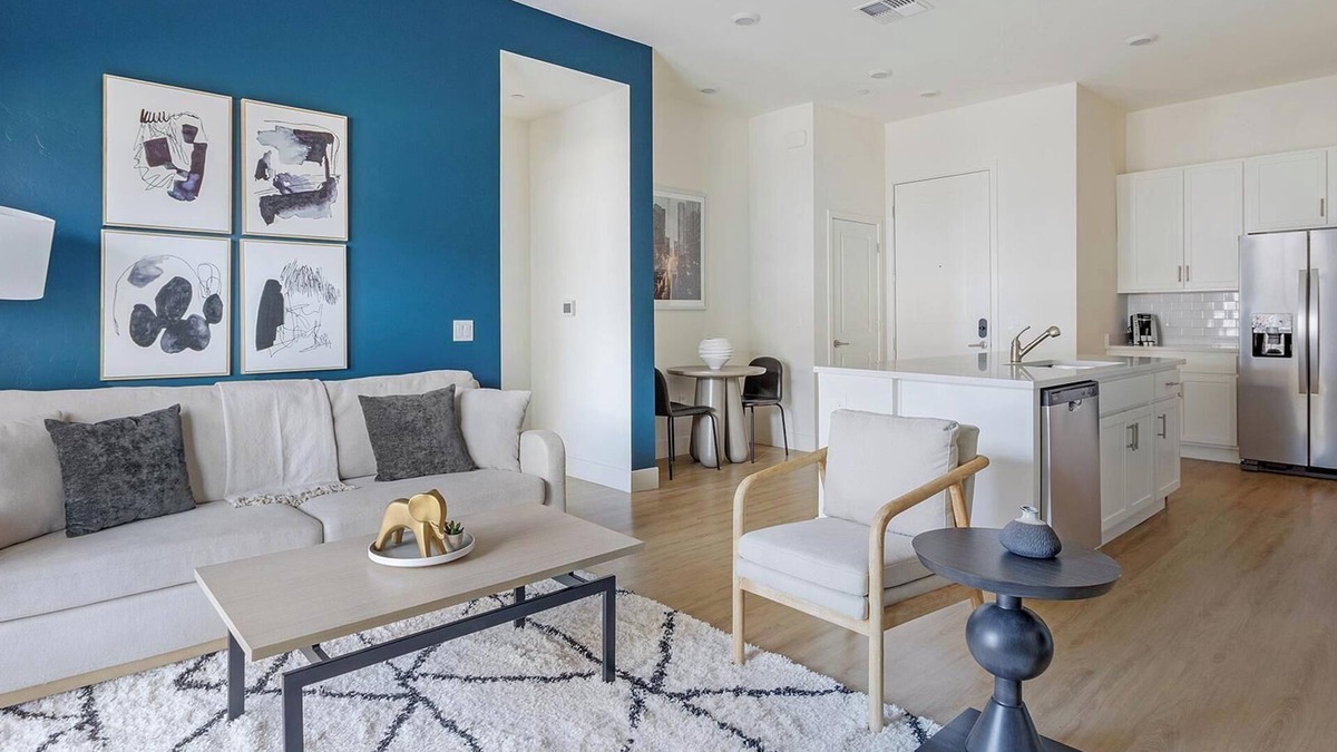 Casas Adobes Apartment | Landing | Chic 2BD, Pool