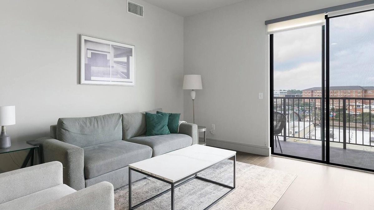 Houston Apartment | Landing | Chic 2BD, Pool, Tennis Court