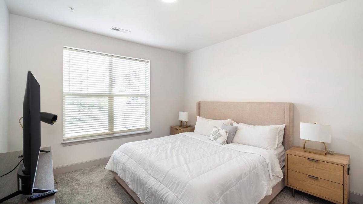 Corryville Apartment | Landing | Incredible 1BD, Pool, Gym