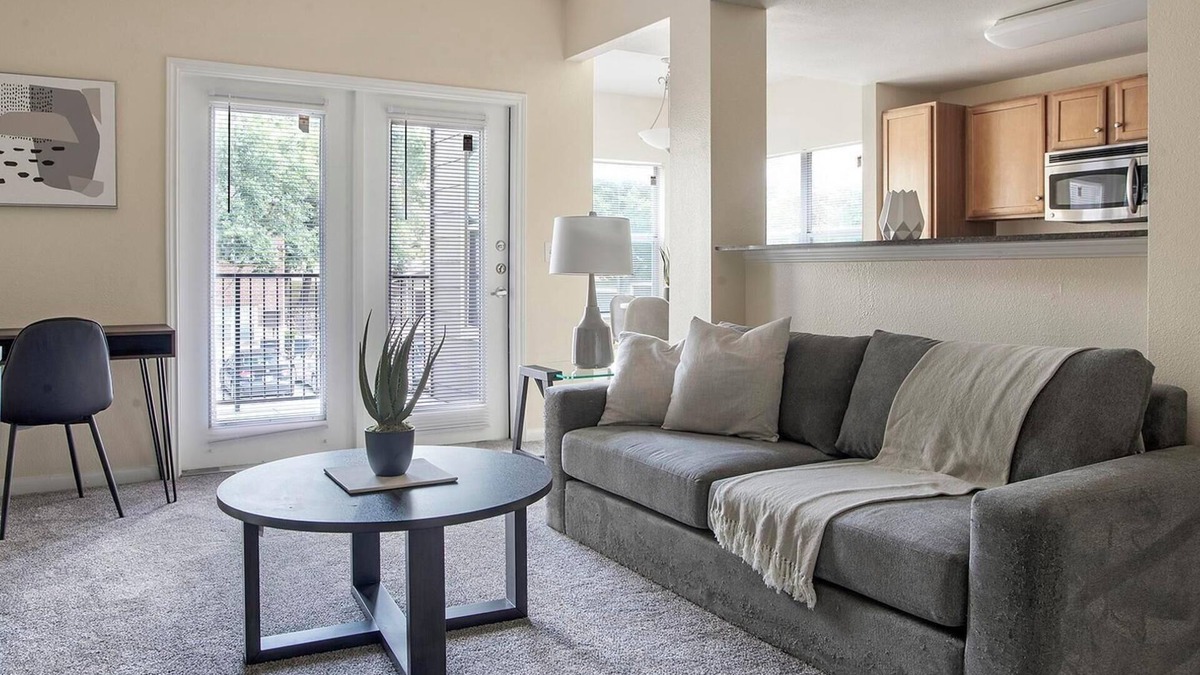 Sweetbriar Apartment | Landing | Incredible 1BD, Gym, Courtyard