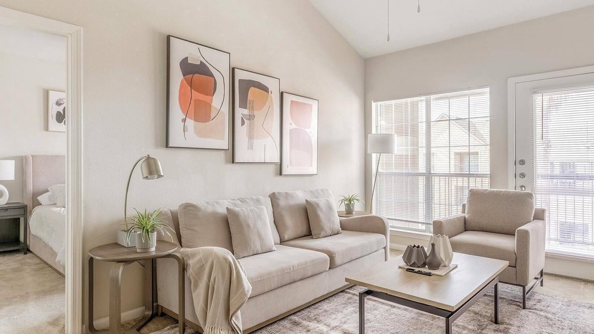 Southbelt/Ellington Apartment | Landing | Incredible 2BD, Pool, Gym