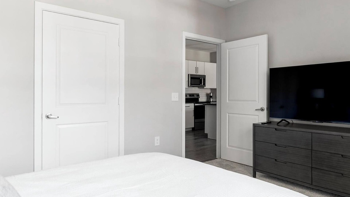 Allen Apartment | Landing | Modern 1BD, Game Room, Gym
