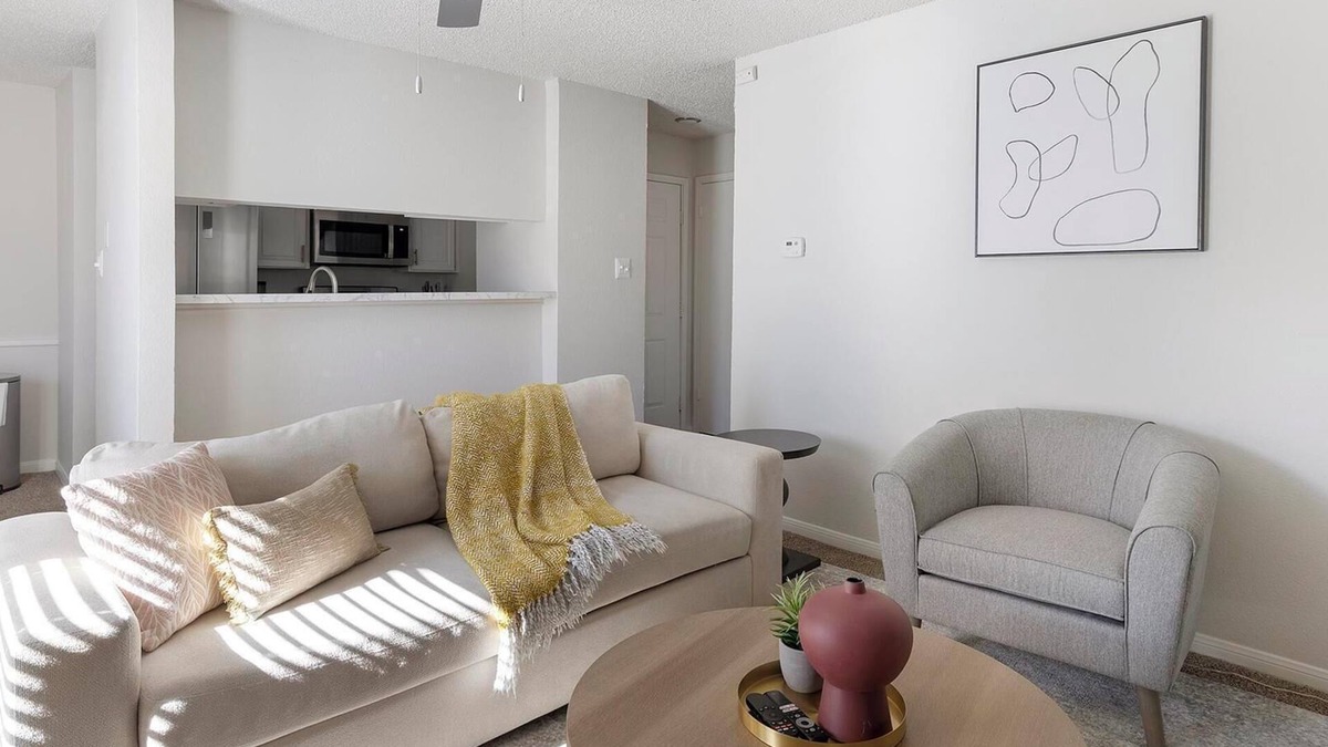 Denton Apartment | Landing | Modern 1BD, Gym, Pool