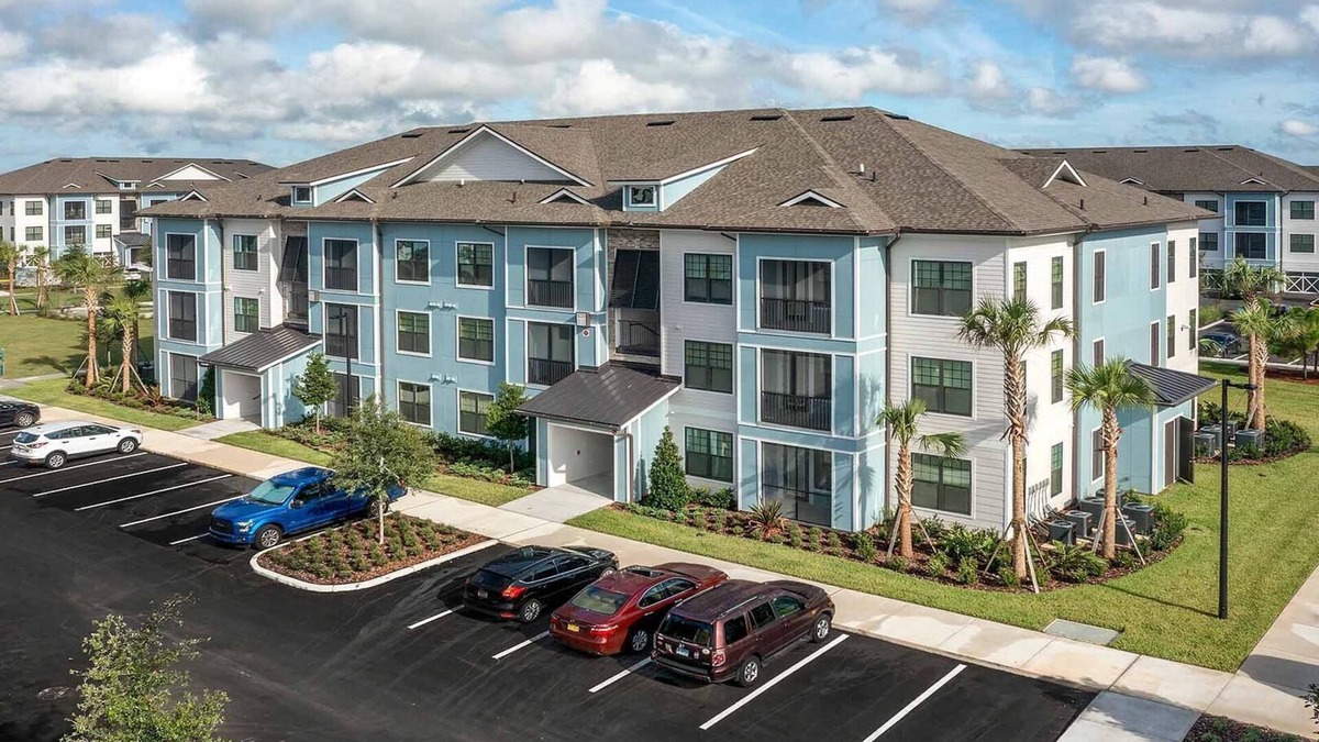 Florida Central Atlantic Coast Apartment | Landing | Modern 2BD, Pool, Gym