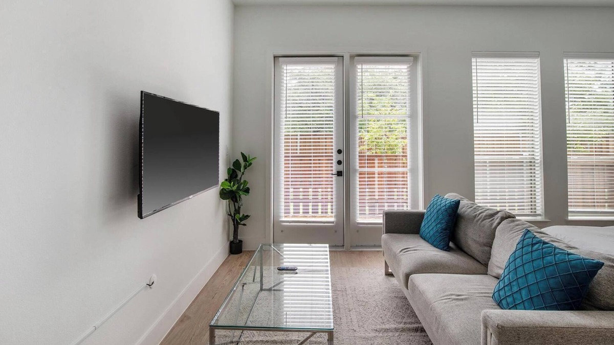 Denton Apartment | Landing | Modern Studio, Gym