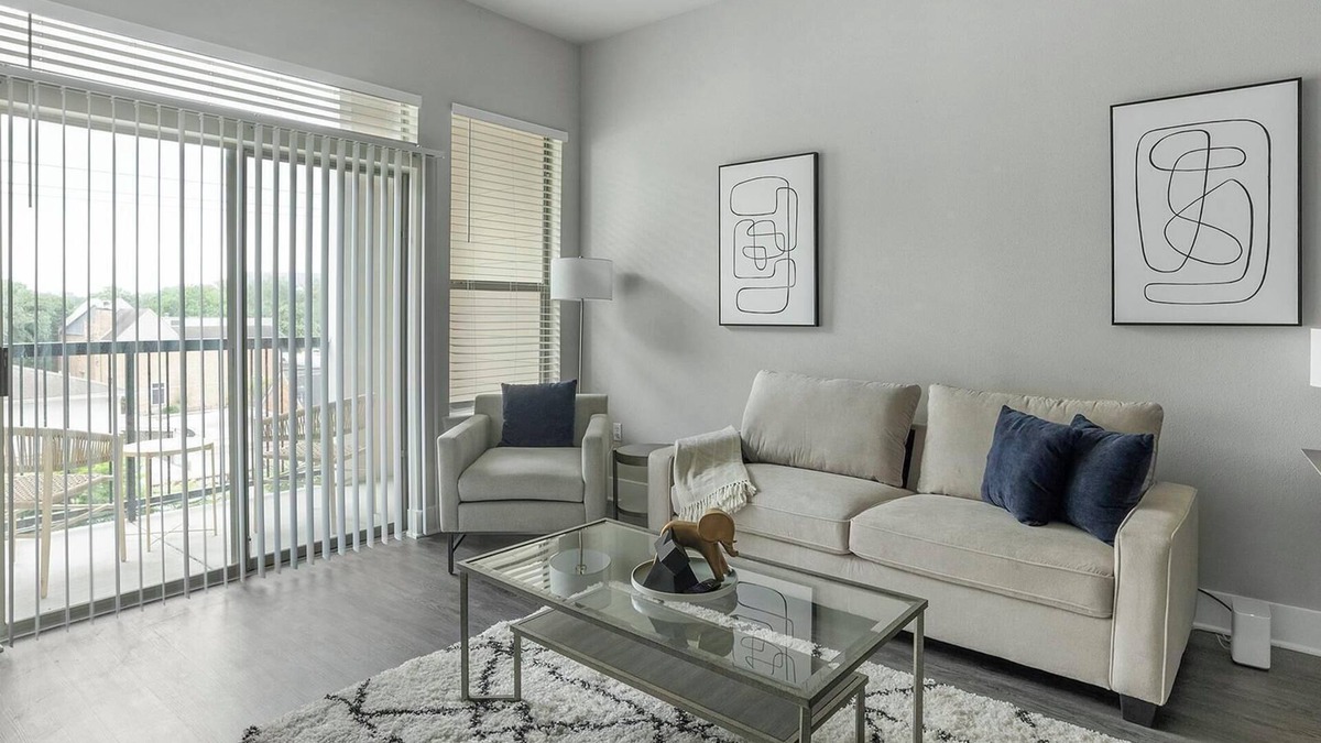 Nassau Bay Apartment | Landing | Spectacular 2BD, Gym, Pool