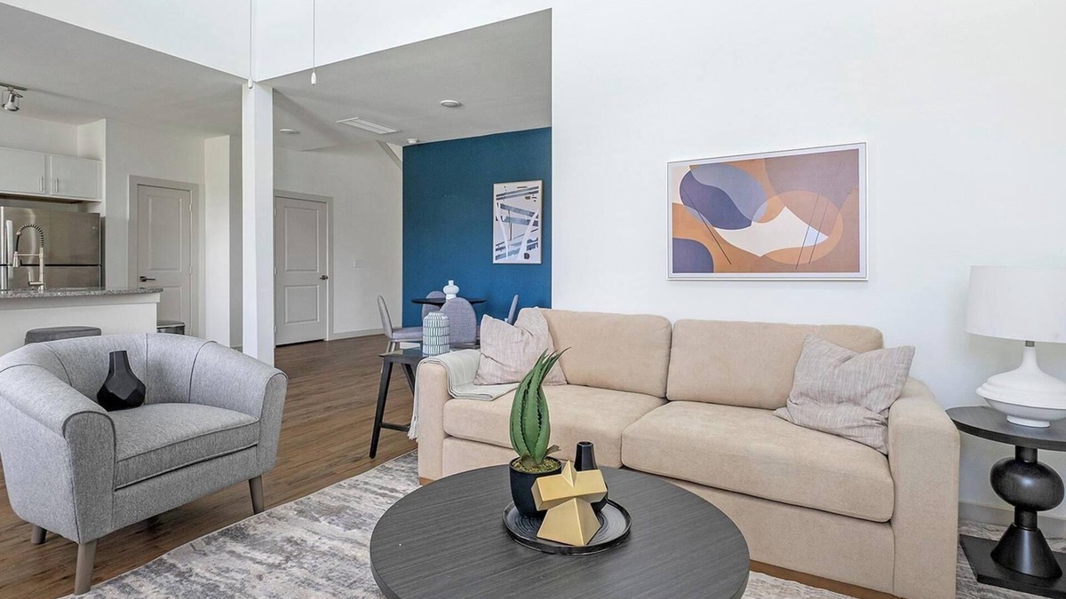 Waller Apartment | Landing | Spectacular 3BD, Gym, Pool