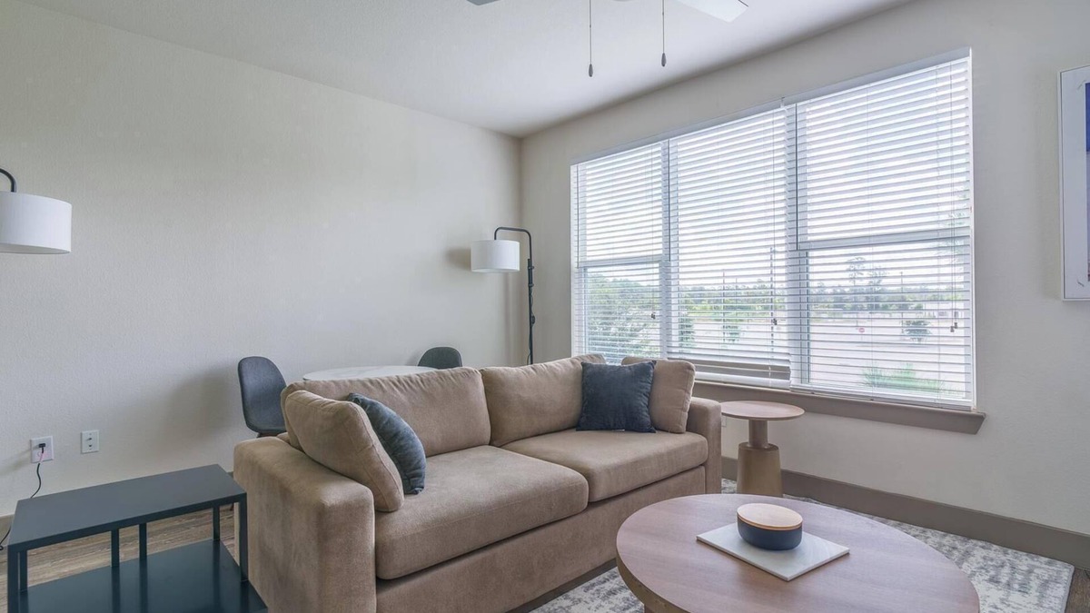 Conroe Apartment | Landing | Stunning 1BD, Gym, Clubhouse