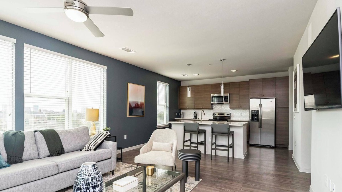 Lockhart Apartment | Landing | Stunning 2BD, Clubhouse, Gym