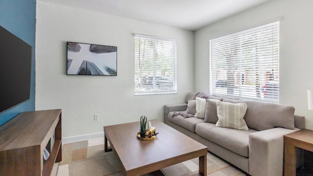 Homestead Apartment | Landing | Stunning 3BD, Pool