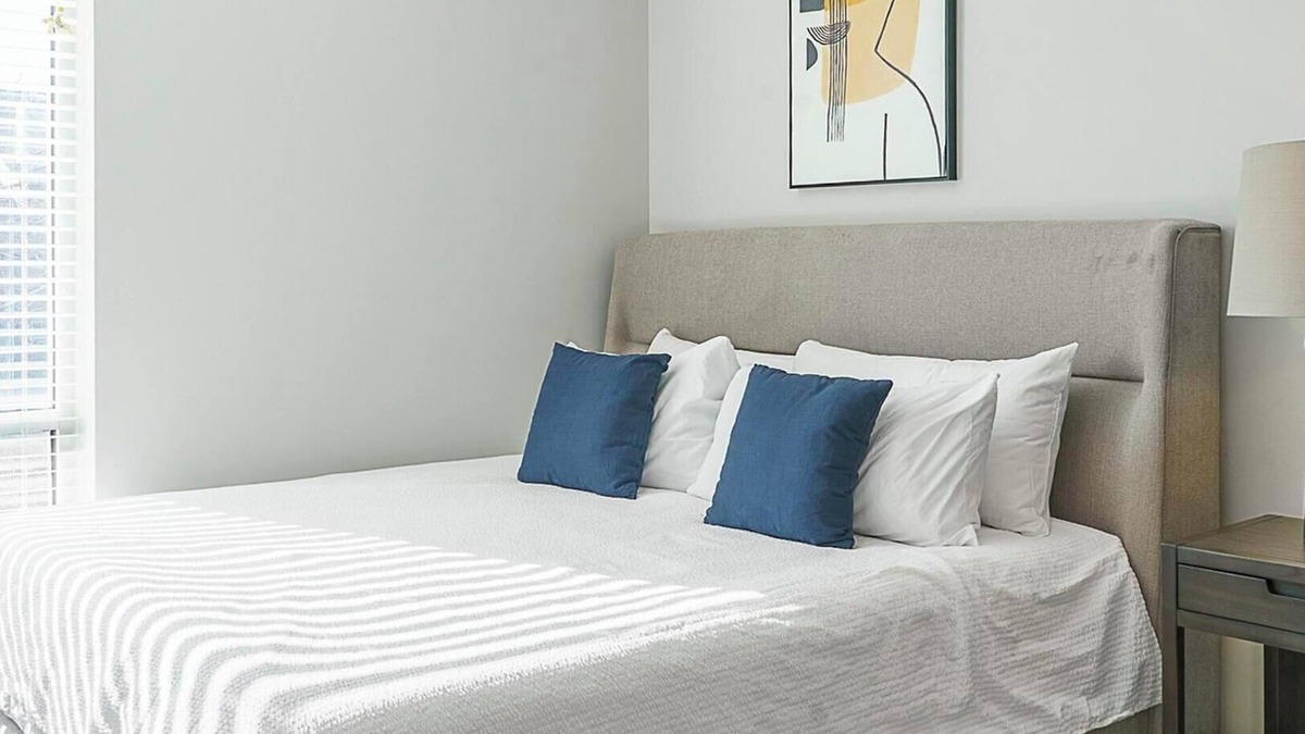 Downtown Indianapolis Apartment | Landing | Stunning Studio, Rooftop Lounge, Gym