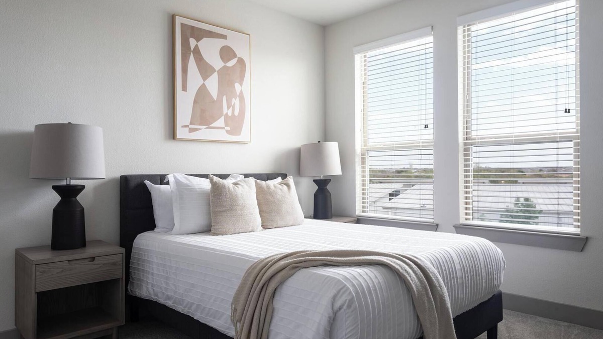 Manor Apartment | Landing | Stylish 1BD, Gym, Courtyard