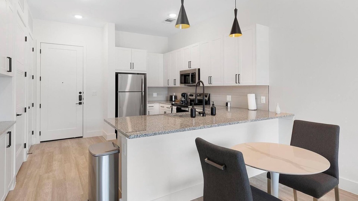 Denton Apartment | Landing | Stylish 1BD, Gym