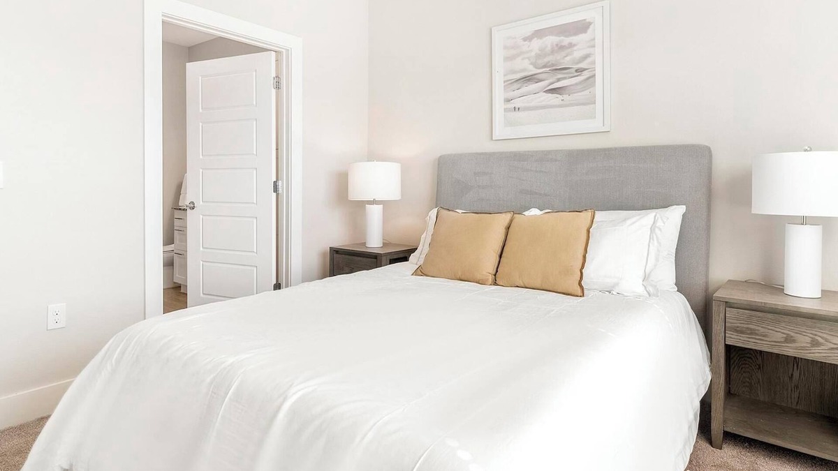 Southeast Orlando Apartment | Landing | Stylish 1BD, Pool, Gym