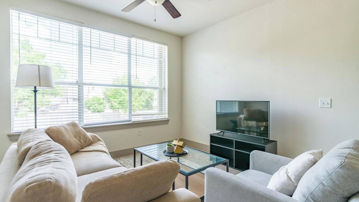 Spring Apartment | Landing | Stylish 1BD, Pool, Gym