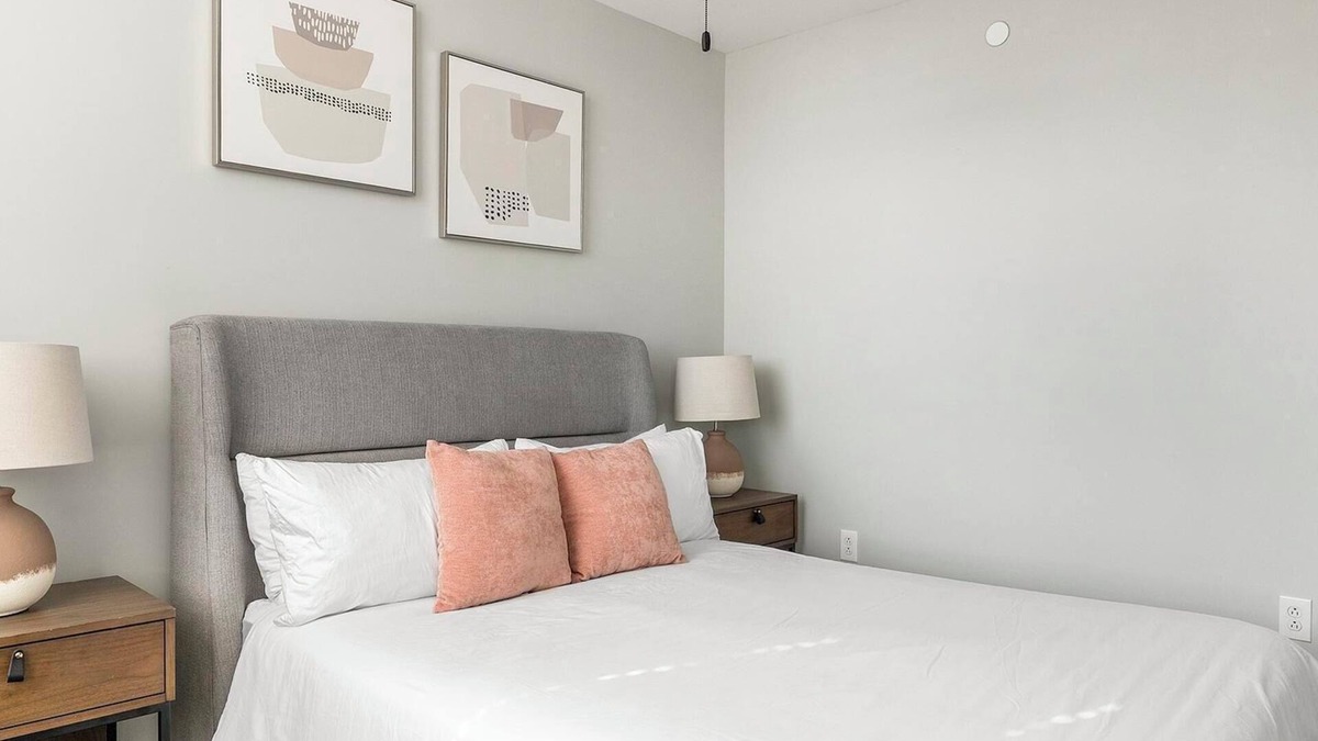 Central City Apartment | Landing | Stylish 1BD, Gym