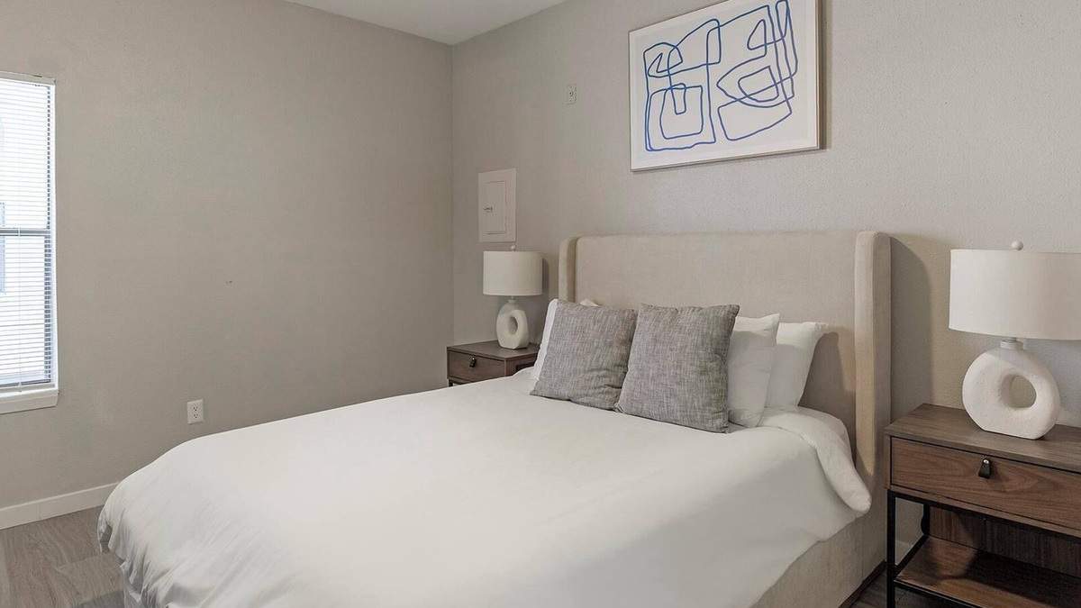Fort Worth Apartment | Landing | Stylish 1BD, Pool, Courtyard