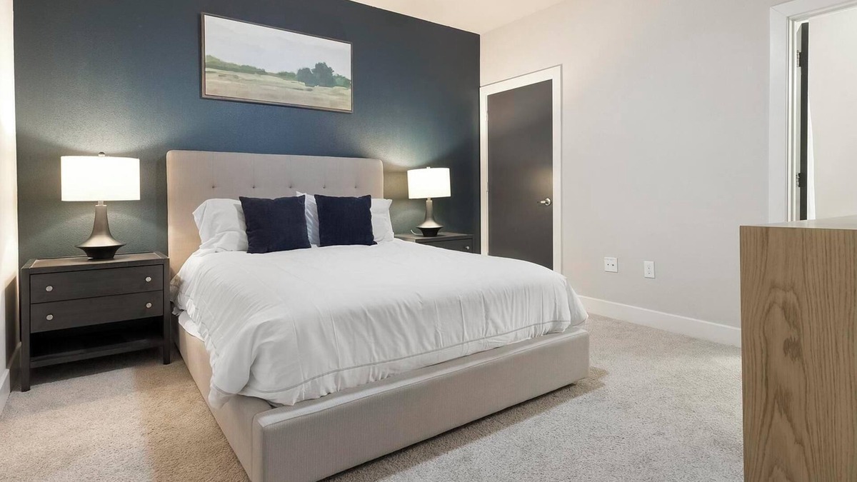 Tobin Hill Apartment | Landing | Stylish 1BD, Courtyard, Pool