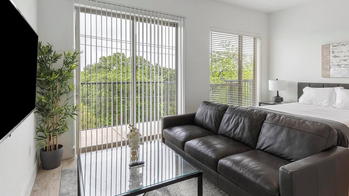 Denton Apartment | Landing | Stylish 2BD in Denton