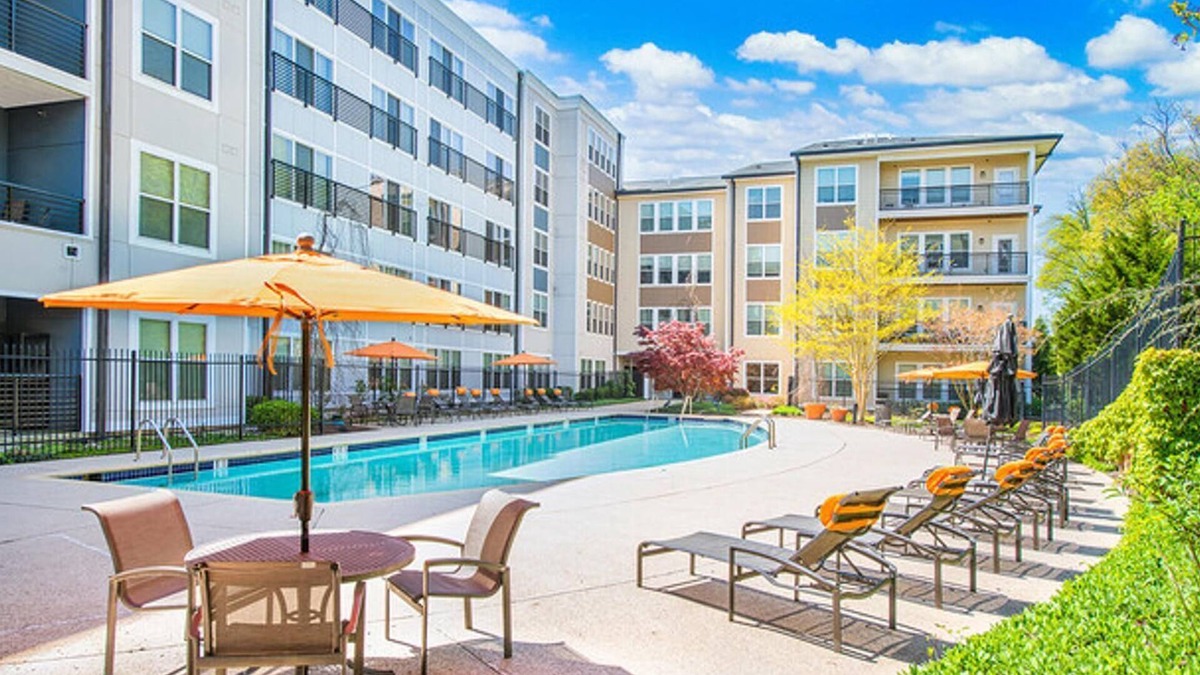 Chillum Apartment | Landing | Stylish 2BD, Pool, Courtyard