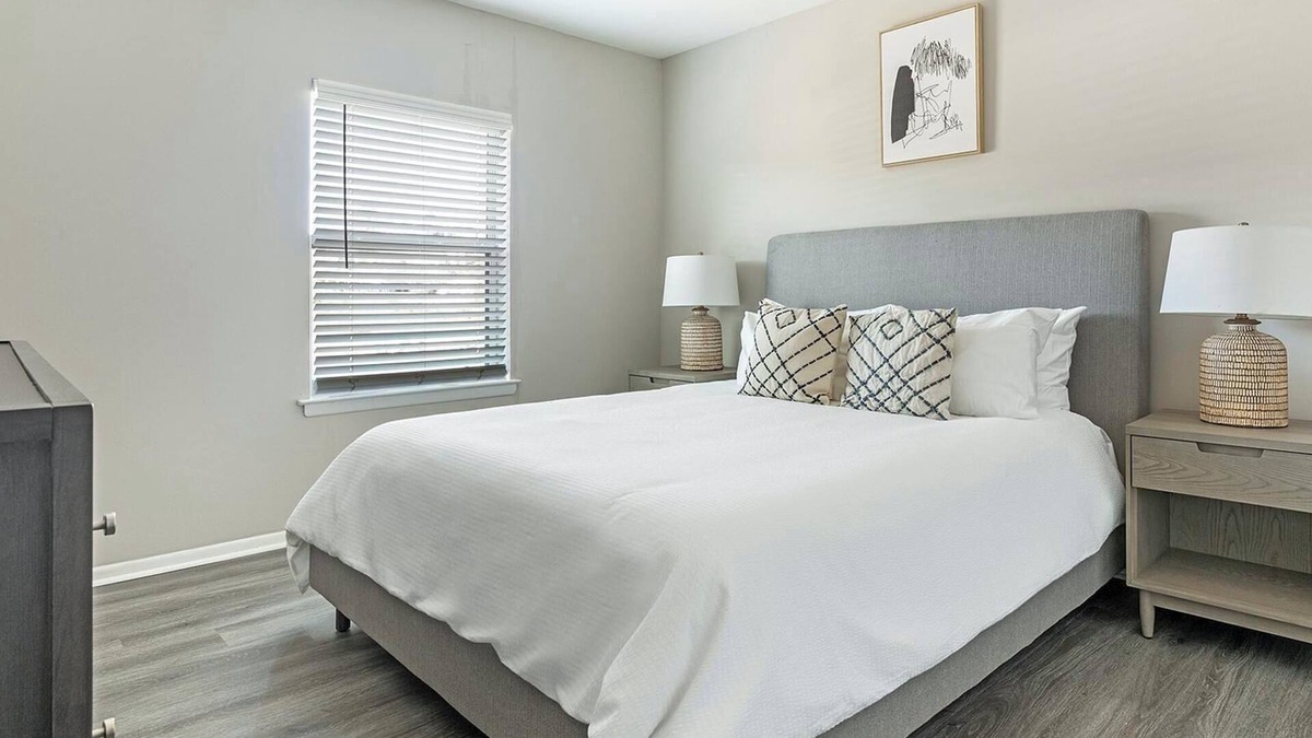Homewood Apartment | Landing | Stylish 2BD, Clubhouse, Pool