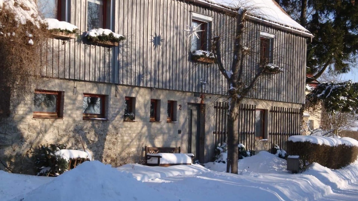 Rammenau Apartment | Landlust, close to the city - holiday apartment in a former farmhouse with sauna, wood-burning stove and large garden