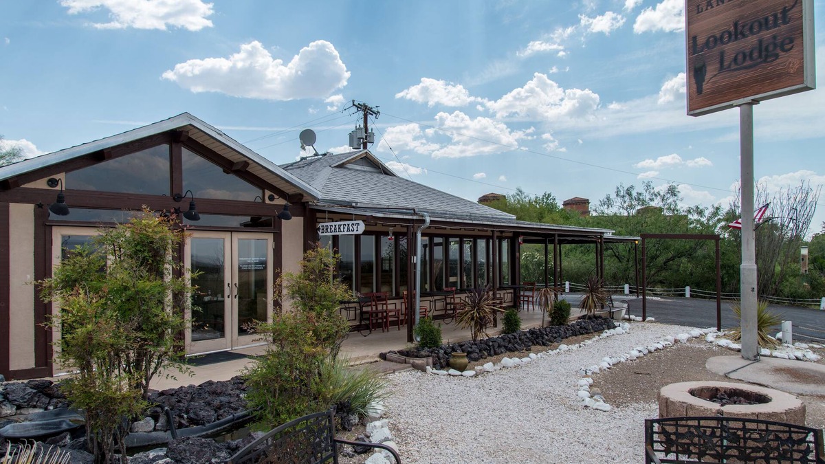 Tombstone Cabin | Landmark Lookout Lodge