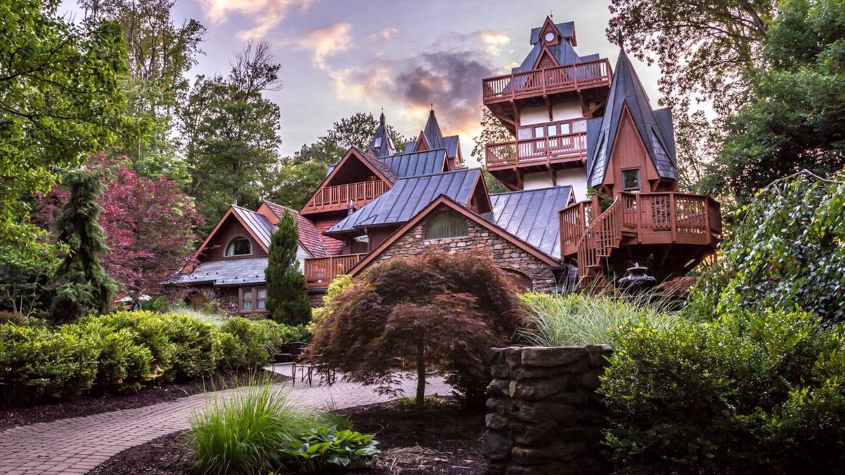 Loudonville Hotel | Landoll's Mohican Castle