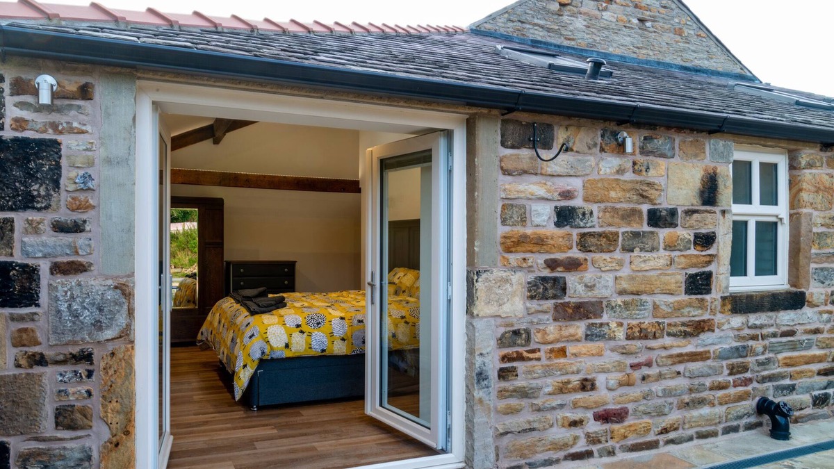 Burnley Cottage | LANE HOUSE SHIPPON, pet friendly, with a garden in Burnley