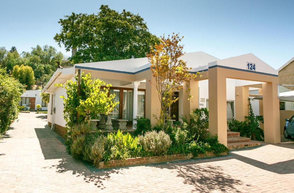 Oudtshoorn Bed & Breakfast | Langenhoven B&B