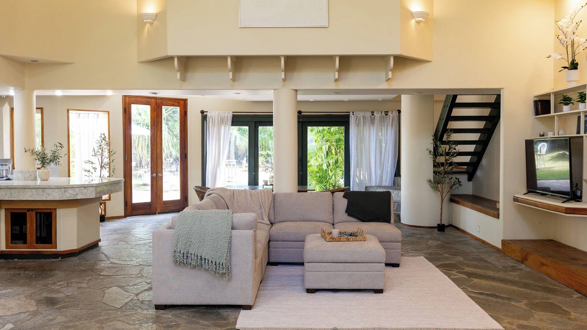 Lanikai House | Lanikai Paradise across the street from the beach with AC and Parking!