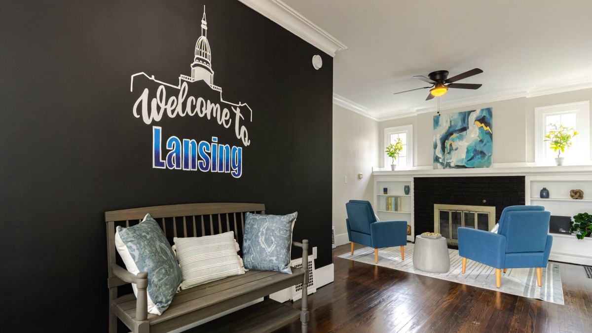 Lansing House | Lansing Game House 3 bed/2 bath