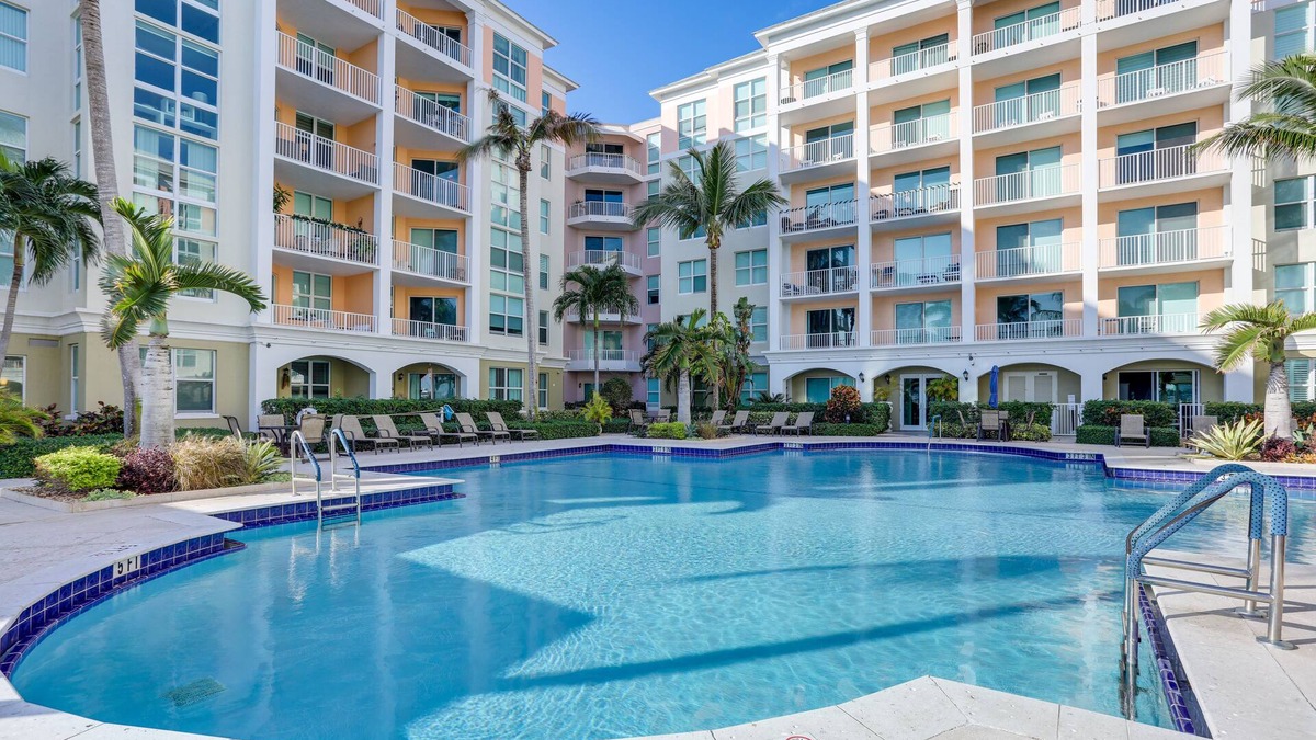 East Ocean Ave Condo | Lantana Condo w/Balcony: 11 Mi to Palm Beach!
