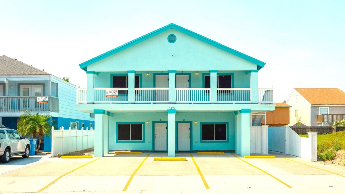 South Padre Island House | Lantana Retreat – Sleeps 28 w/Private Pool