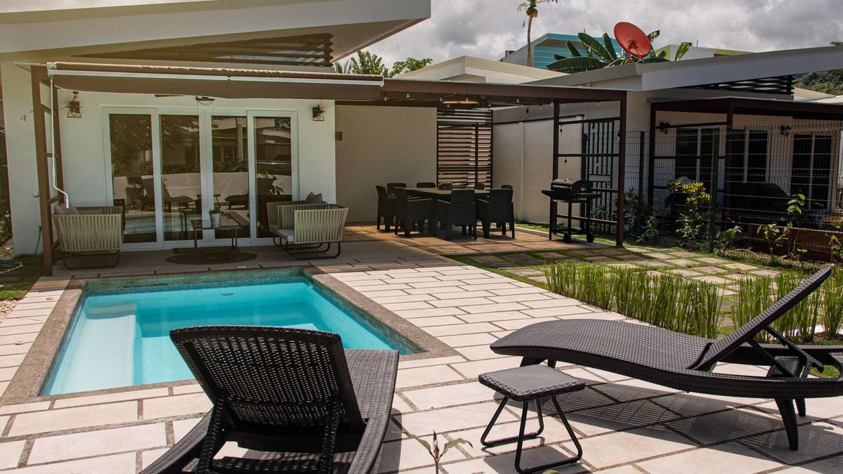 Barrio Ricos y Famosos House | Lapa Beach House * New House w/Private Pool