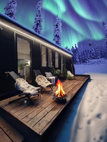 Kolari Ski Chalet | Lapland Riverside Cabin 4 HILLA , Ylläs, Tiny Home with Sauna, Fireplace, Terrace, BBQ, Wifi, Ski, Fishing, Pets OK