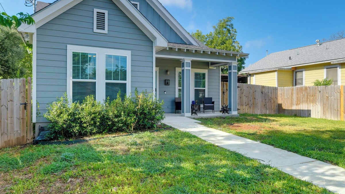 Eastside Promise Neighborhood House | Laptop-Friendly San Antonio Home w/ Private Yard!