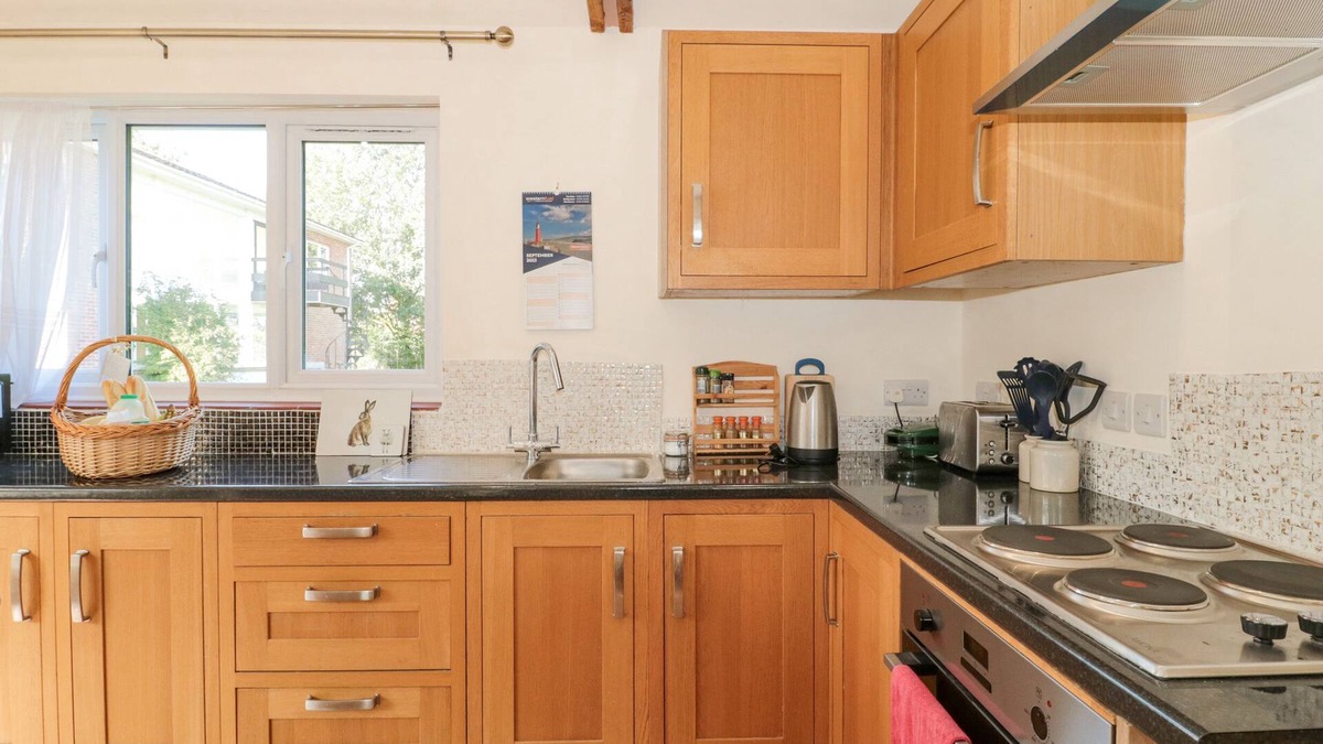 Hemyock Cottage | LAPWING LODGE, with pool in Hemyock