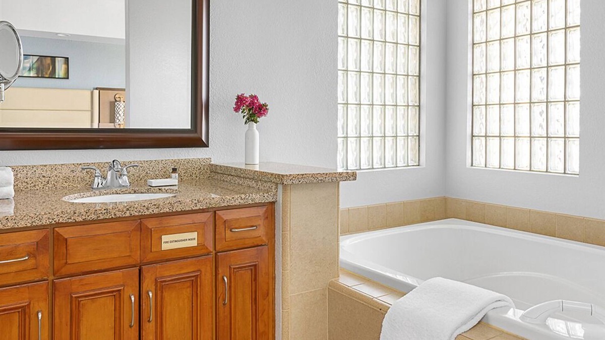 Palm Desert Hotel | Large 1 bedroom hotel room with WiFi, fitness room in Marriott Palm Desert