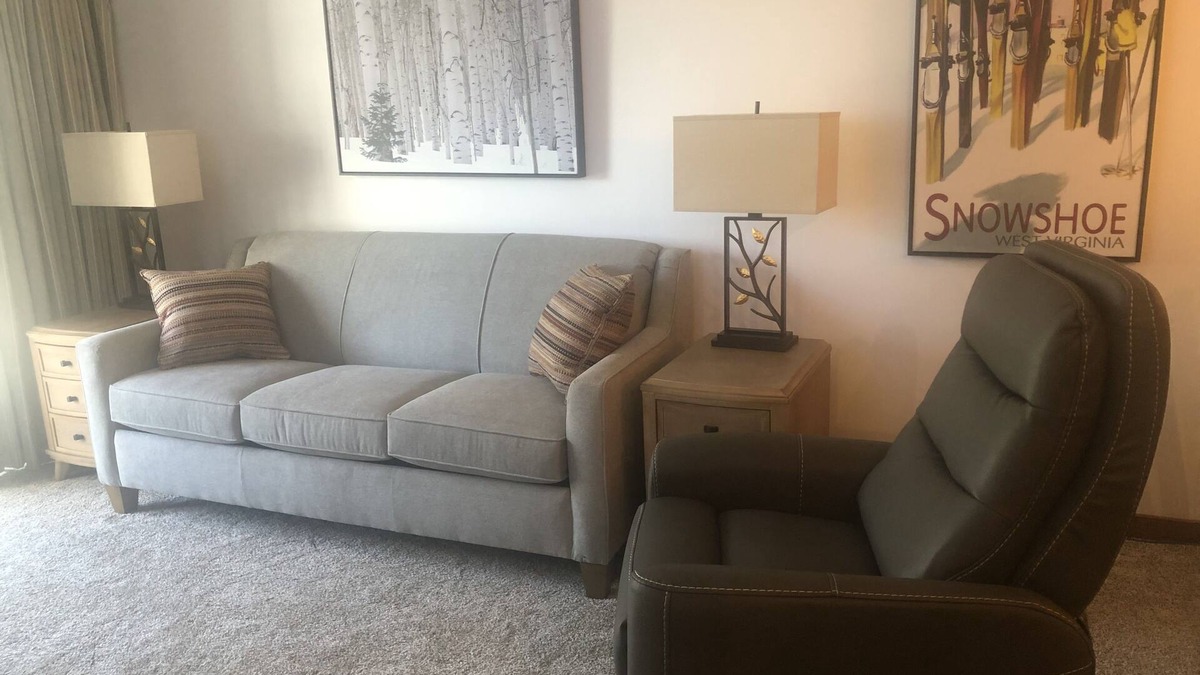 Snowshoe Condo | Large 1 Bedroom with Den. Second floor overlooking pool.