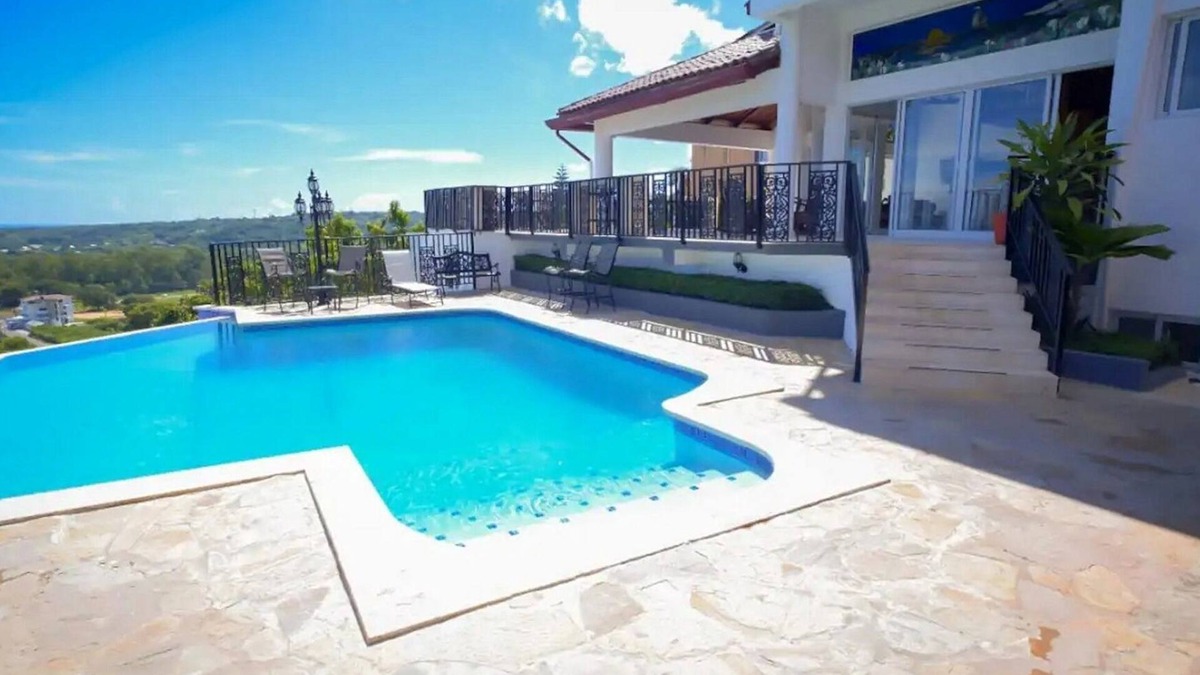 Sosua Villa | Large 10BD party villa, BBQ, ping pong, infinity pool with sea views!