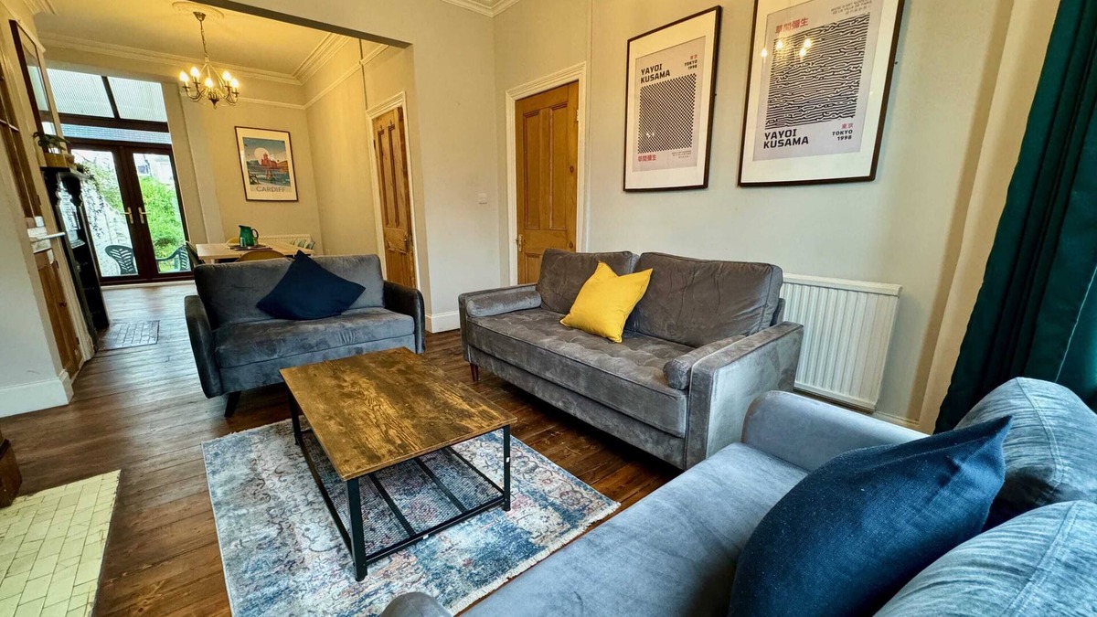 Grangetown House | Large 12 Person CityCentre Townhouse & Pool Table