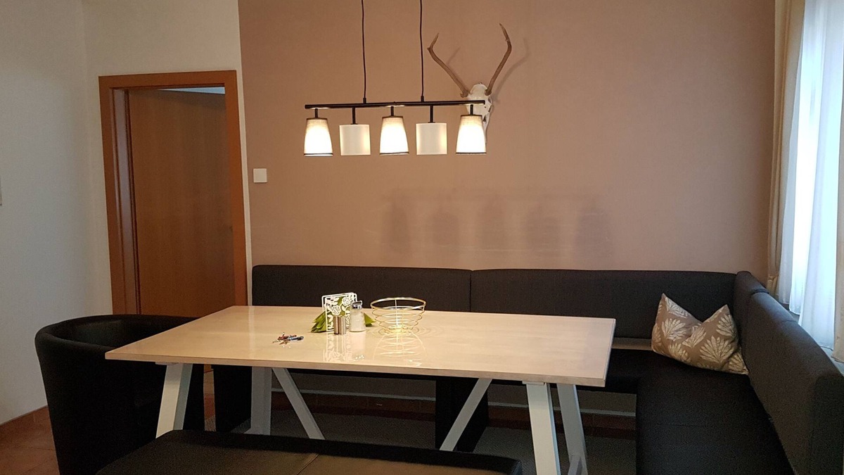Flattach House | Large 125m² apartment with balcony and fireplace for 6 to 12 people in Flattach!