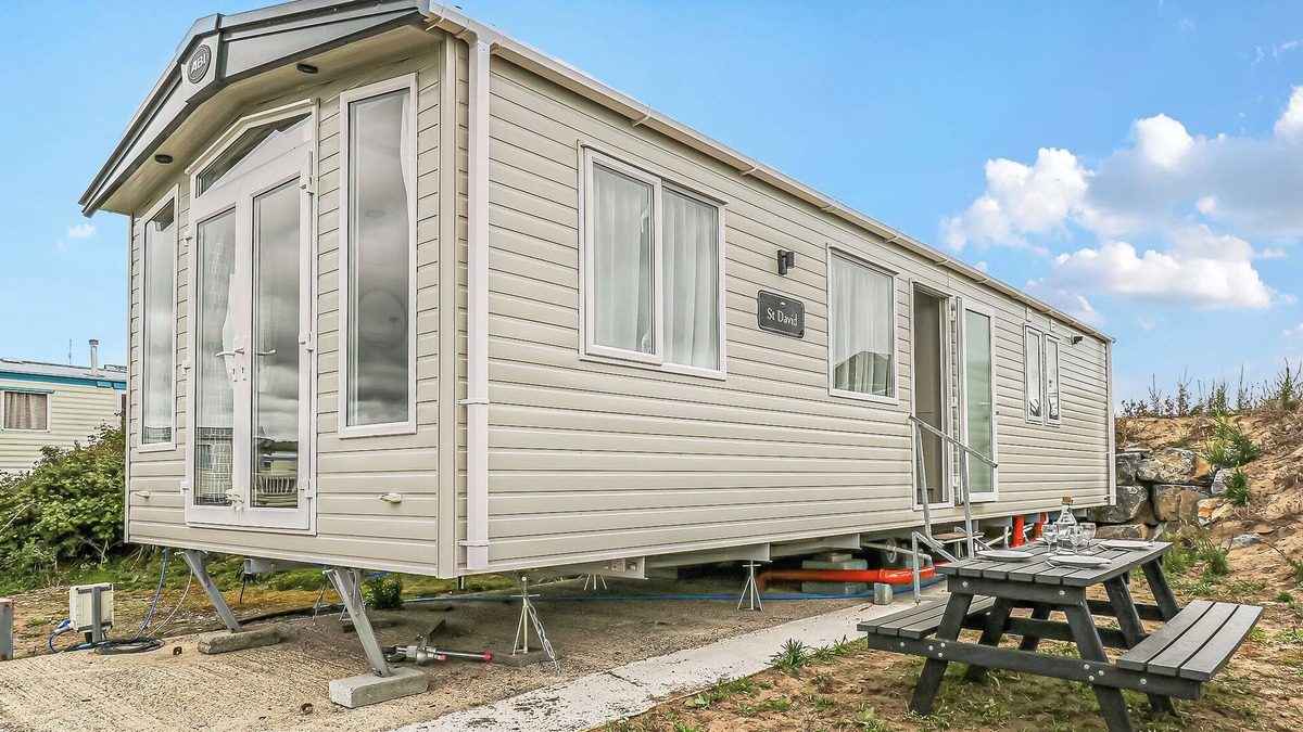 Cardigan House | Large 12ft-wide caravan with one double with en suite W.