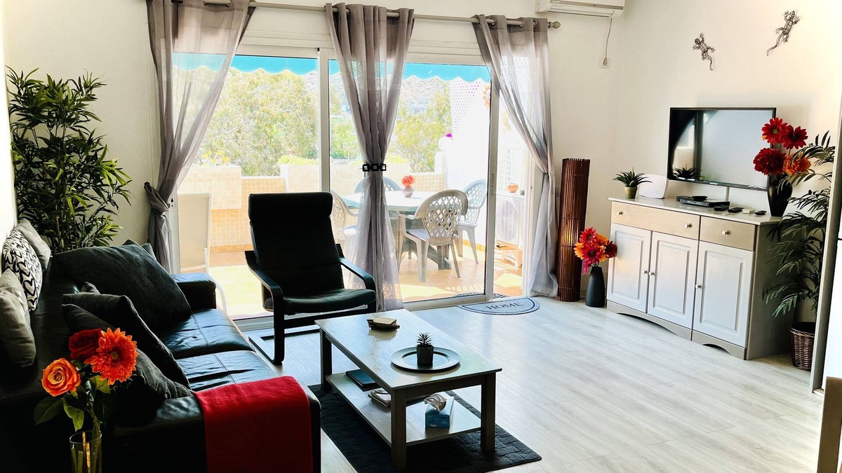 Lomo Quiebre Apartment | Large 2 bedroom apartment. Puerto de Mogan. ROOF-TOP POOL. UK TV, WiFi, Netflix.